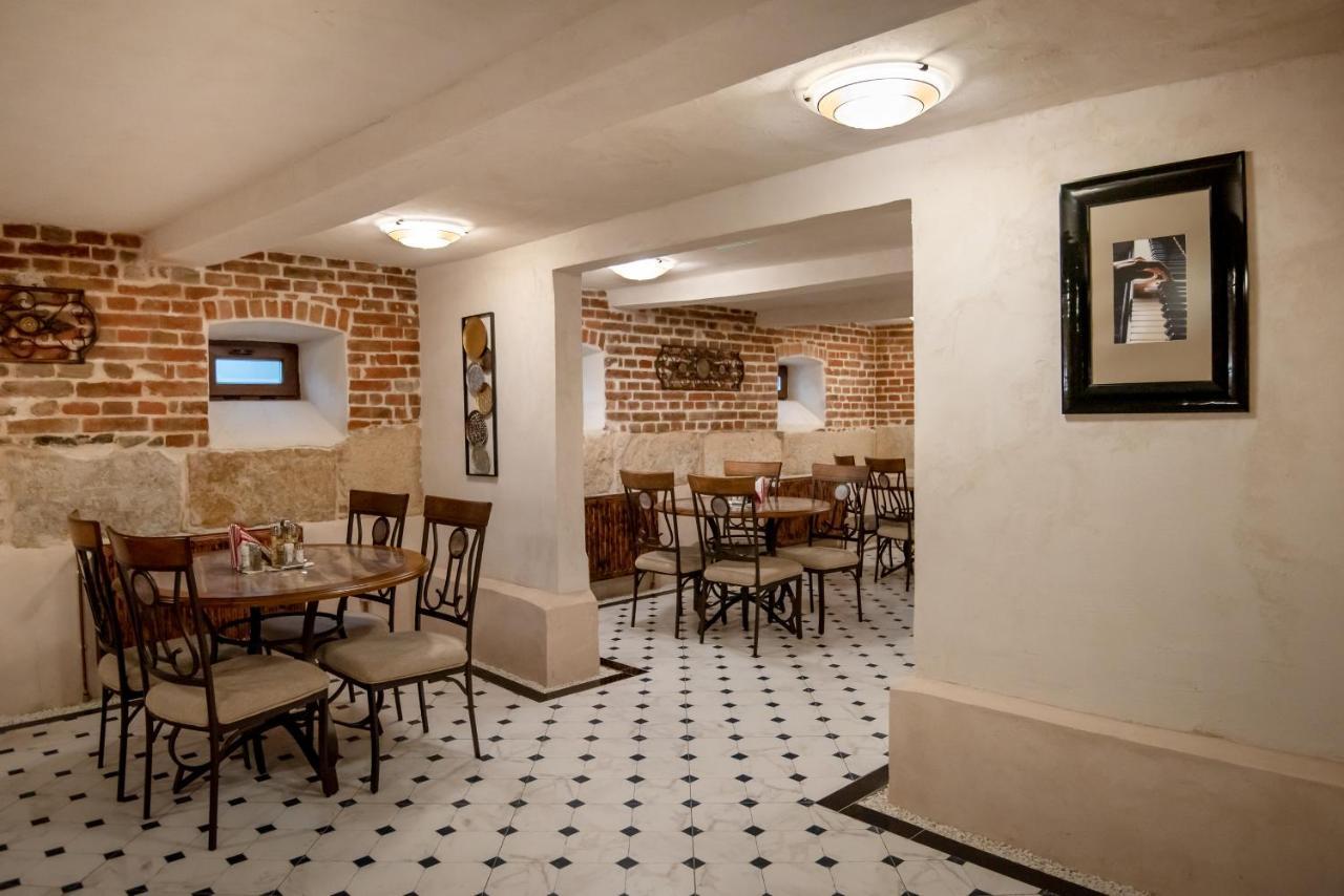 Ana Boutique Bed & Breakfast Alba Iulia Exterior photo
