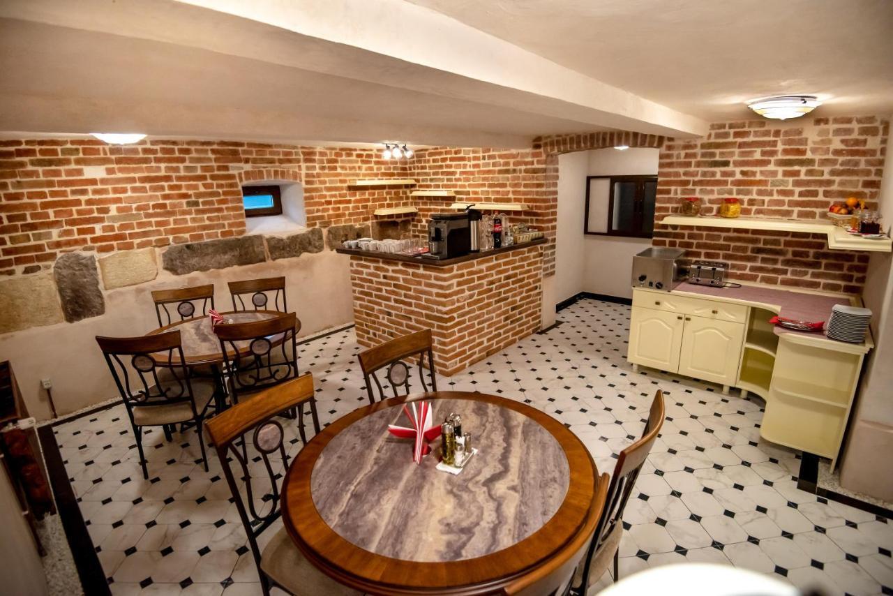 Ana Boutique Bed & Breakfast Alba Iulia Exterior photo
